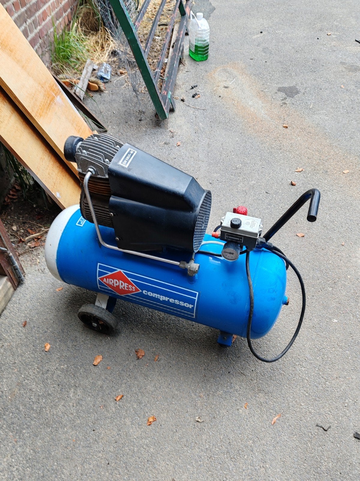 a vendre, Bricolage & Construction, Compresseurs, Enlèvement, 200 à 400 litres/min, Utilisé, 6 à 10 bars