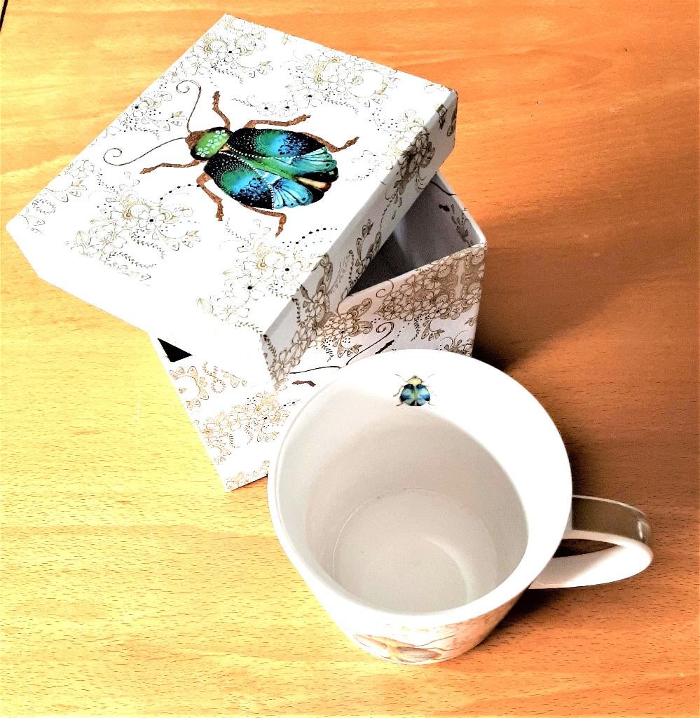 Te koop: Nieuw!! Mooie mug met kever in doos van PPD., Enlèvement, Neuf, Céramique, Tasse(s) et/ou soucoupe(s)