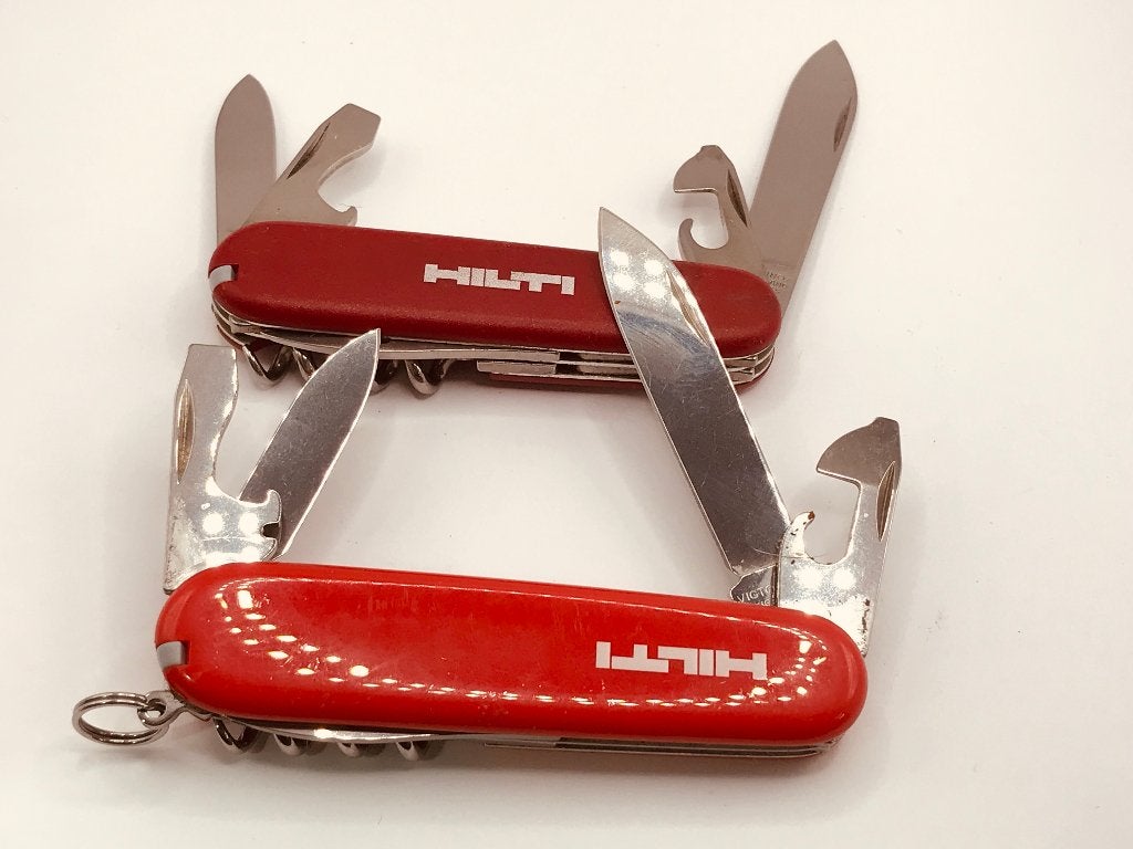 2 couteaux Victorinox HILTI Spartan + Tourist Red Swiss Army, Enlèvement ou Envoi