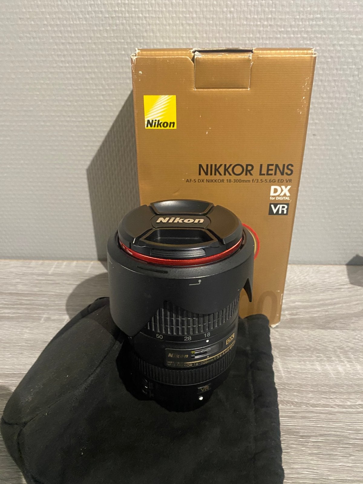 Te koop nikon 18-300mm zoomlens, Audio, Tv en Foto, Ophalen of Verzenden, Zo goed als nieuw, Nikon, Lensdoppen