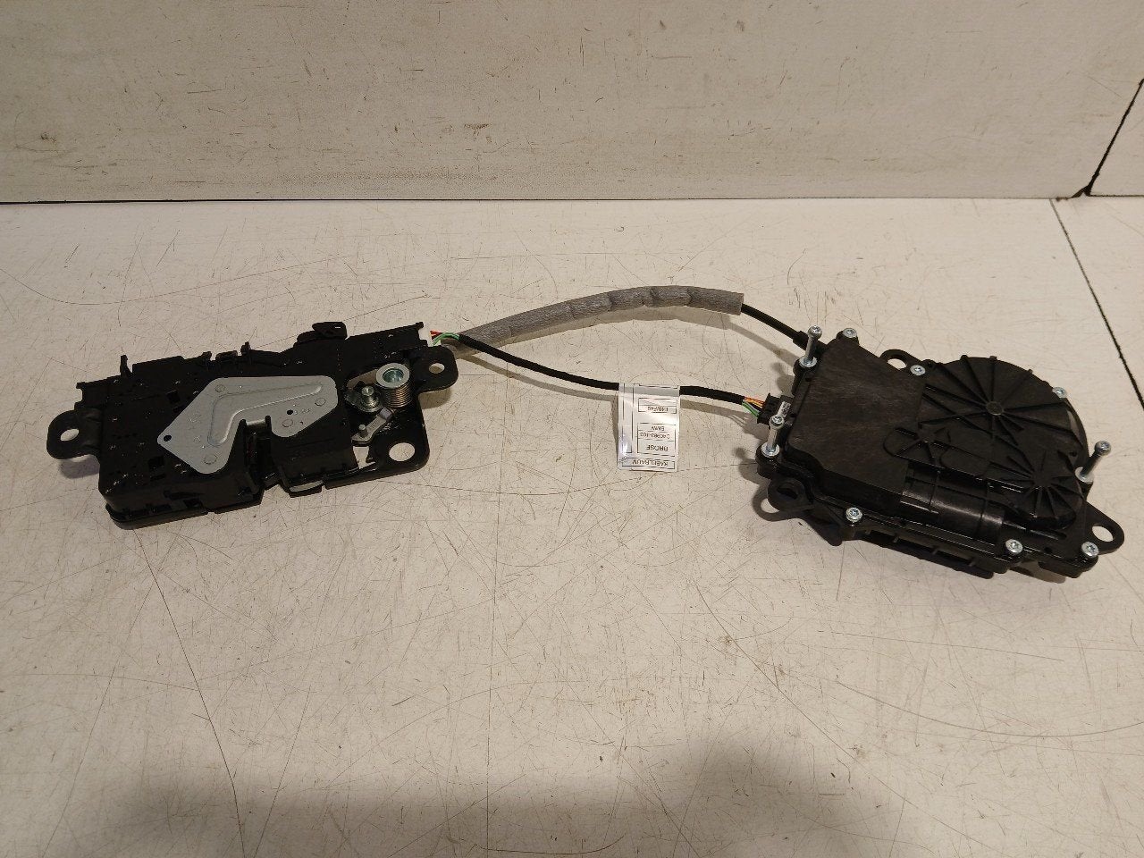 Slot mechaniek kofferdeksel achterklep elektrisch BMW X1, Onderdelen@venauto.nl, Van der Ven Autorecycling B.V., Gebruikt, Ettenseweg 76, 4706 PB Roosendaal, The Netherlands