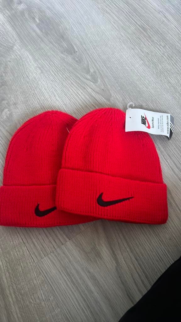 Bonnet nike, Ophalen of Verzenden, Zo goed als nieuw, Maat 48/50 (M), Muts