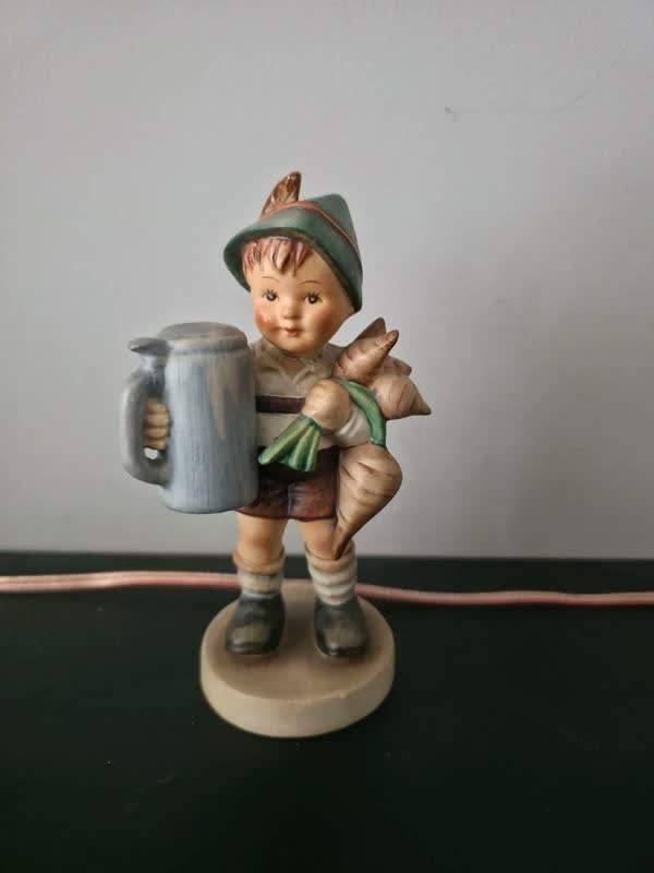 Vintage Goebel Hummel jongen met bierpul gelijmd, Verzamelen, Ophalen of Verzenden, Gebruikt, Hummel