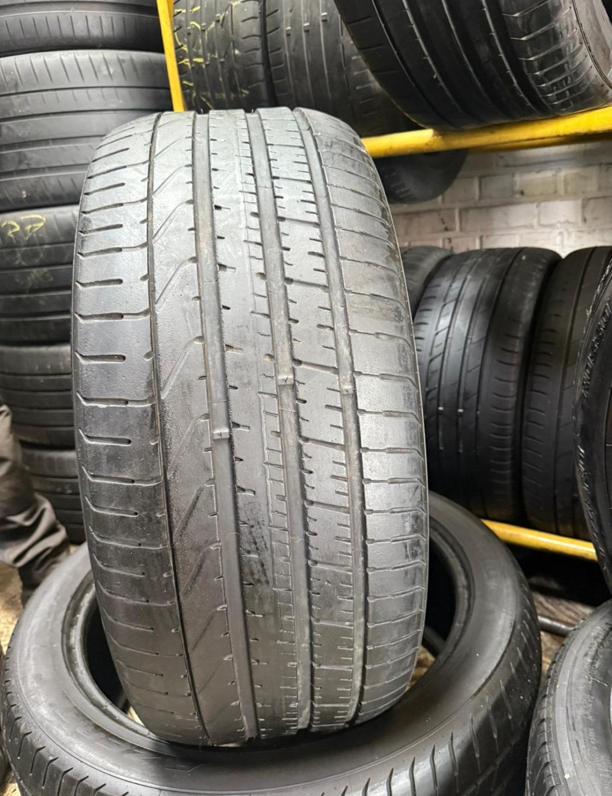 285 40 22 pirelli avec montage et équilibrage, Enlèvement