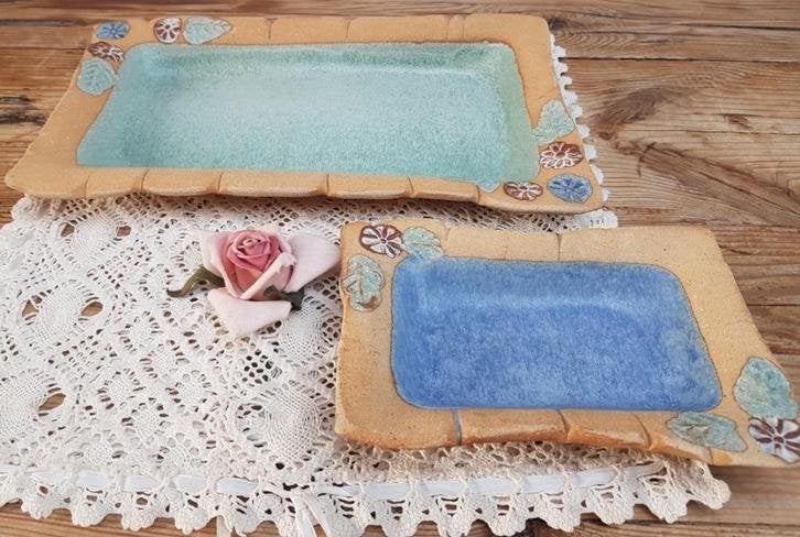 2 Prachtige gemerkte potterie schaaltjes, mint & lichtblauw, Enlèvement ou Envoi