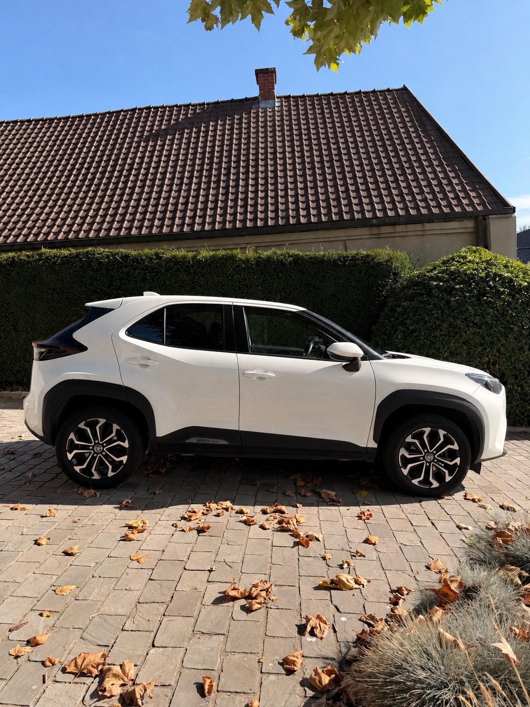 Toyota Yaris Cross Hybrid Automaat 2023, Auto's, Automaat, Stof, Wit, 1490 cc