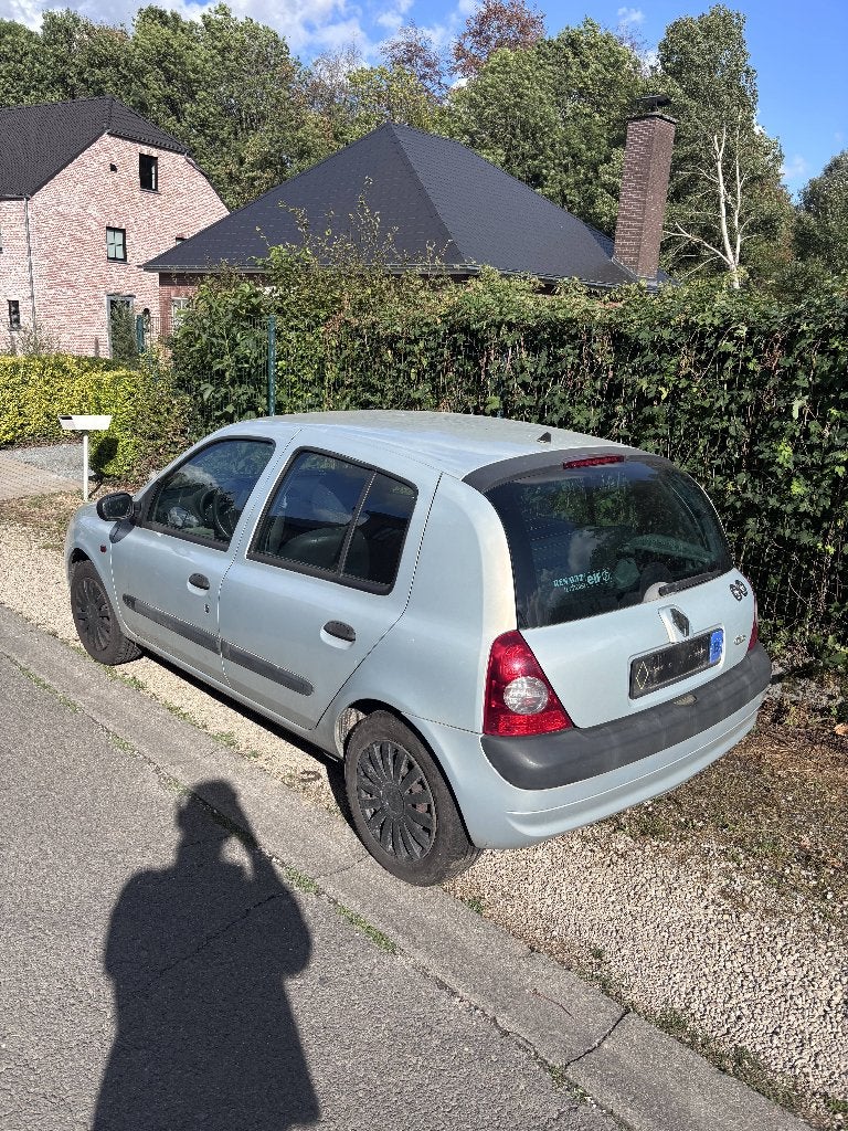 Renault Clio 2001 met elektronisch probleem, Autos, Renault, Argent ou Gris, Achat, 4 portes, Boîte manuelle