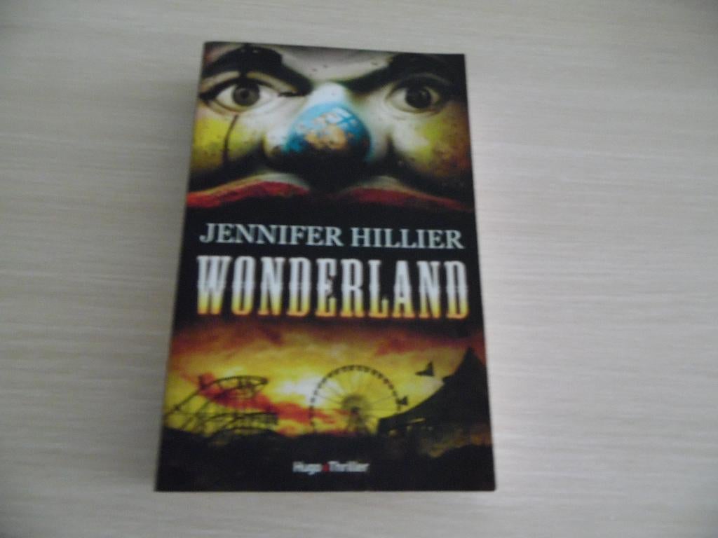 WONDERLAND         JENNIFER HILLIER, Enlèvement ou Envoi, Comme neuf, Jennifeer Hillier, Amérique