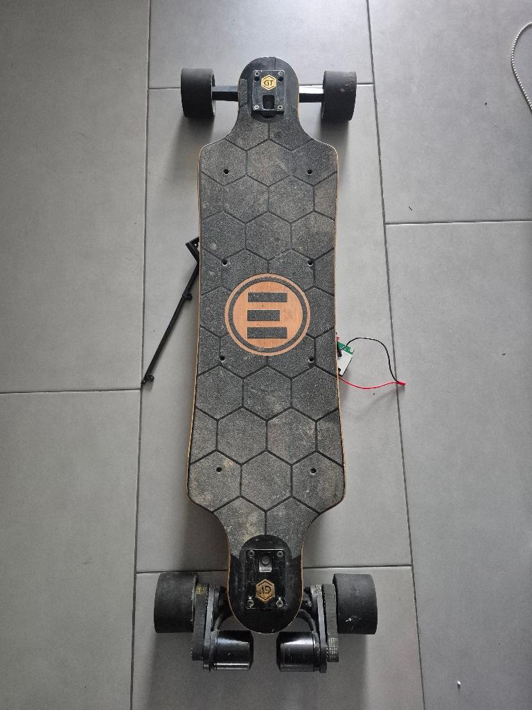 Esk8 evolve bamboo GTX, met werk aan, Sport en Fitness, Skateboarden, Ophalen of Verzenden, Gebruikt, Skateboard, Longboard