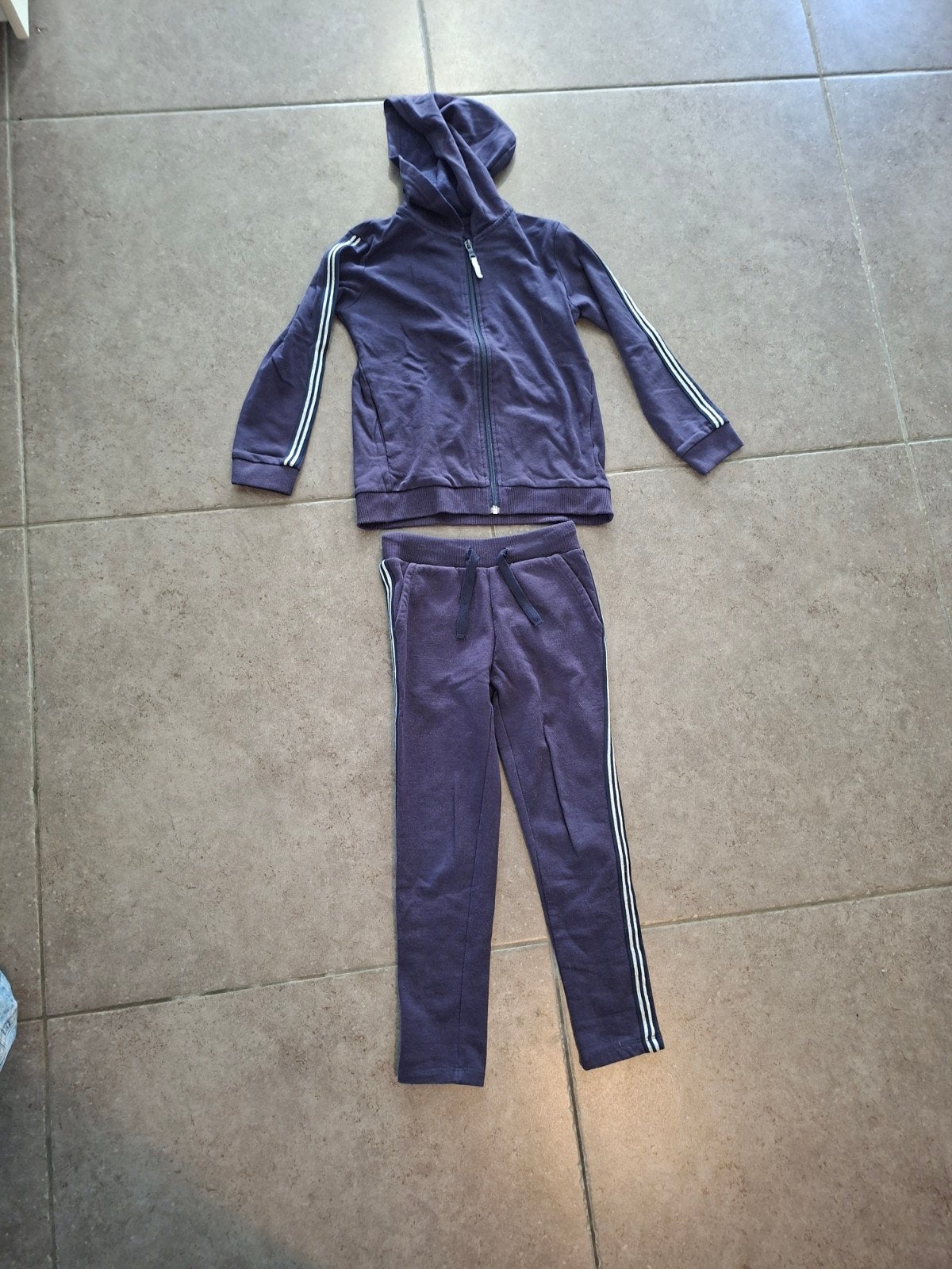 Trainingspak meisjes, Enfants & Bébés, Vêtements enfant | Taille 128, Enlèvement ou Envoi
