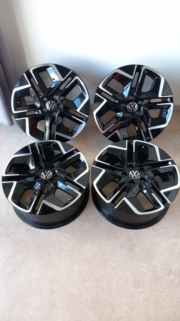 Jantes VW Golf 8 R-Line YORK 18" – état proche du neuf, Ophalen, 18 inch, Overige, Velg(en)