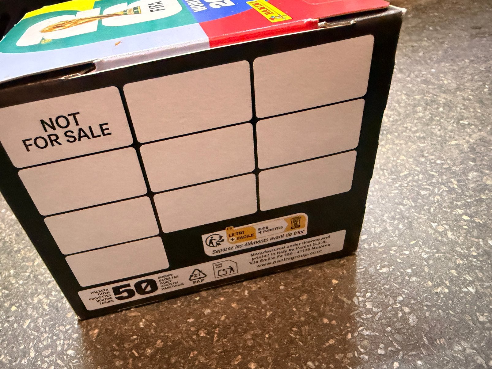 Boite de 50 panini fermée, Enlèvement