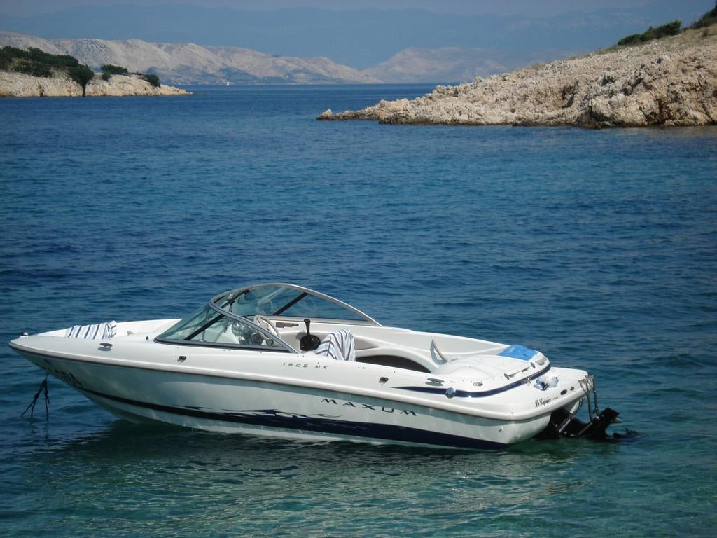 Bateau Maxum 1800 MX inboard 3.0 L comme nouveau + remorque, Sports nautiques & Bateaux, Bateaux à moteur & Yachts à moteur, Enlèvement