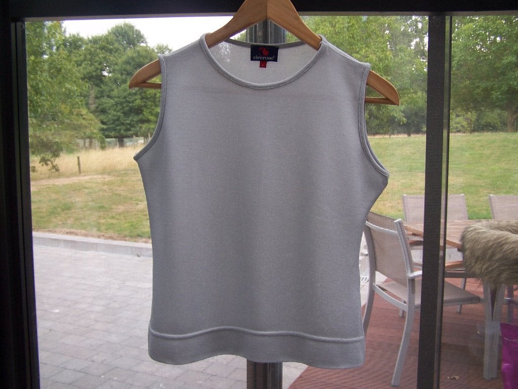 3 mouwloze tops – wit & lichtgrijs –mooie staat - 12€ vr 3st, Maat 38/40 (M), H&M - Cicerone, Ophalen of Verzenden, Zo goed als nieuw