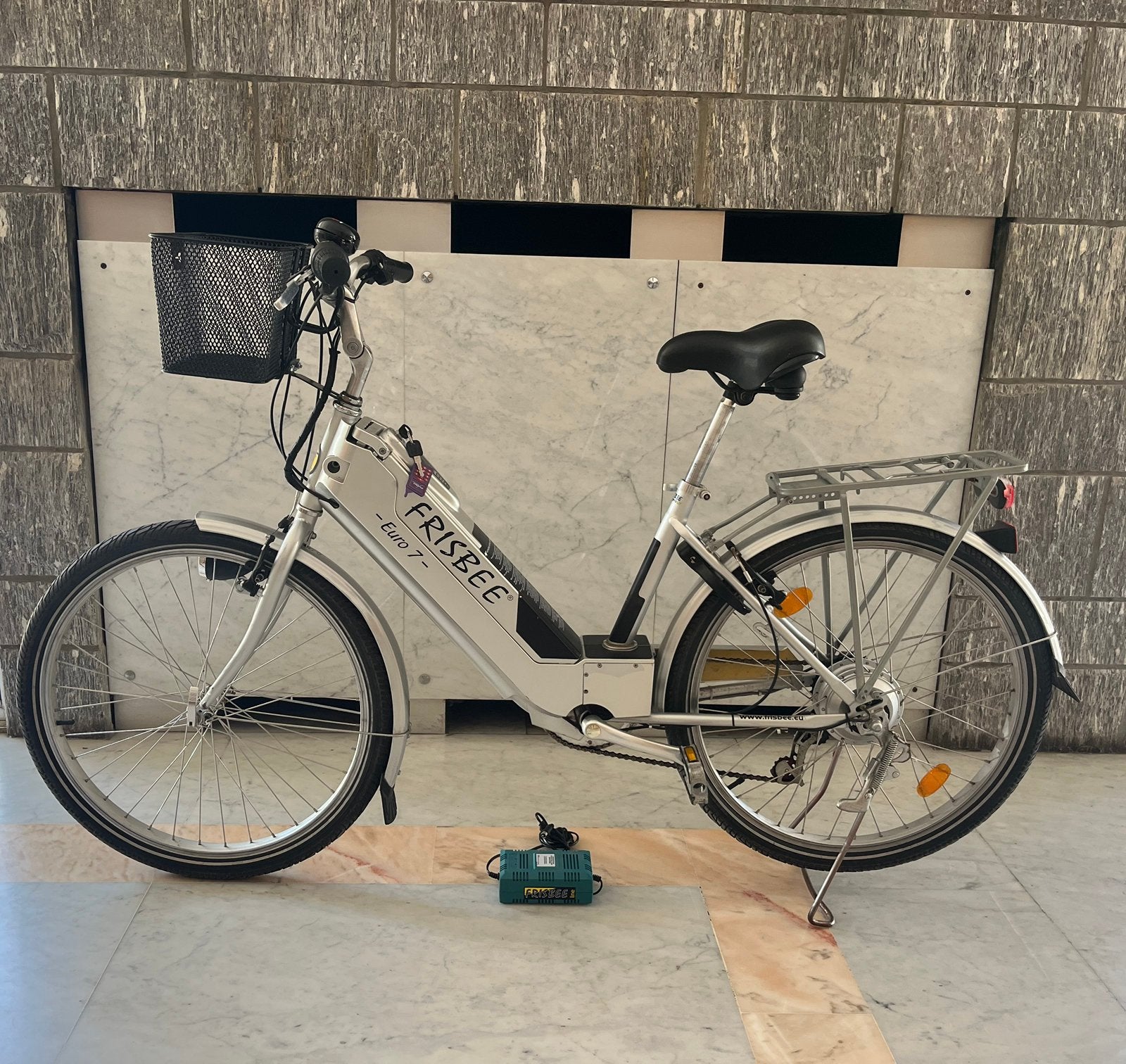 Vélo électrique FRISBEE Euro 7 (batterie à reconditionner), Enlèvement, Comme neuf