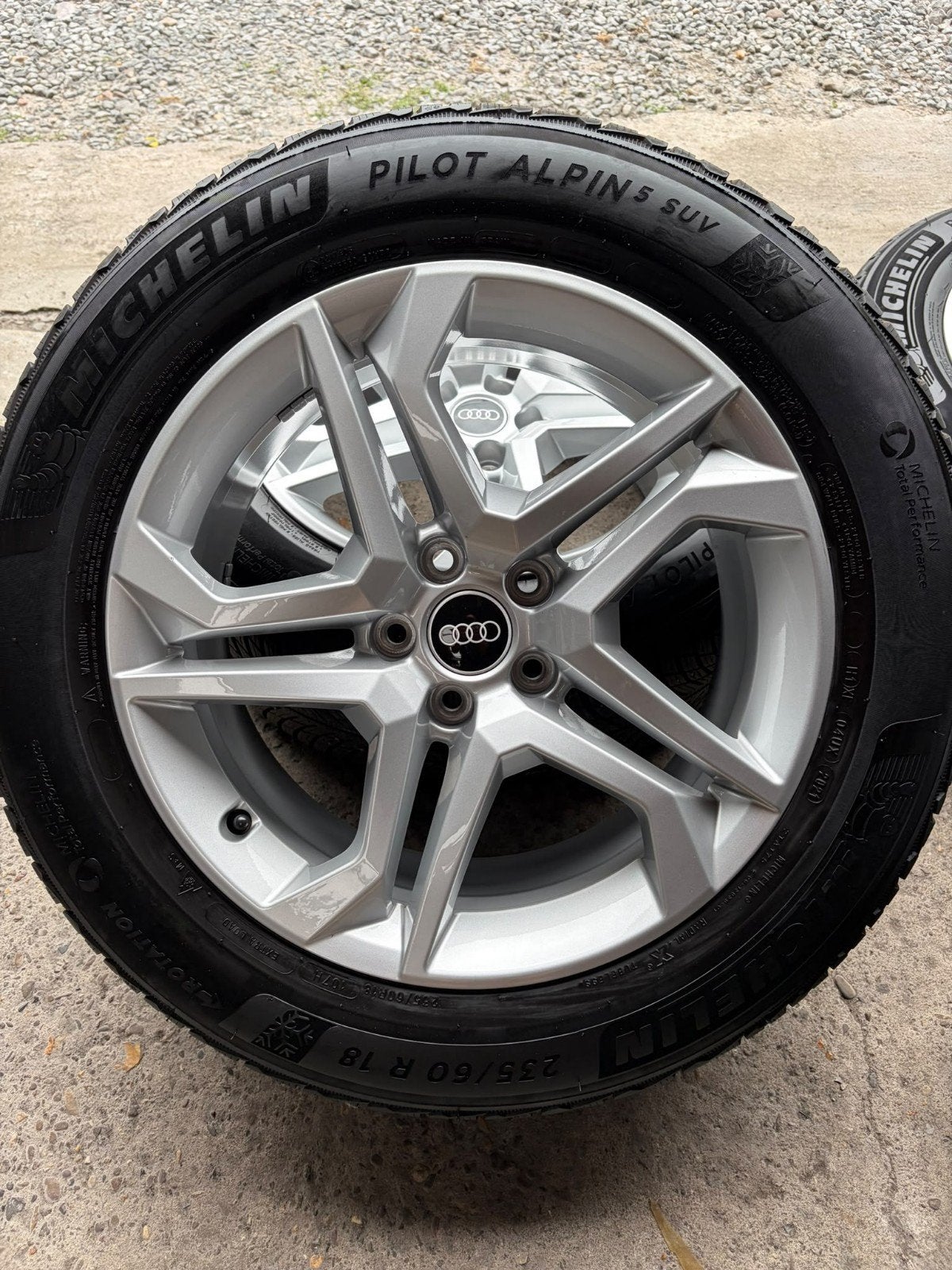 Pneus d'hiver 18 pouces Audi Q5 Michelin sur jantes, Autos : Pièces & Accessoires, Pneus hiver, 18 pouces, Enlèvement, Jante(s)
