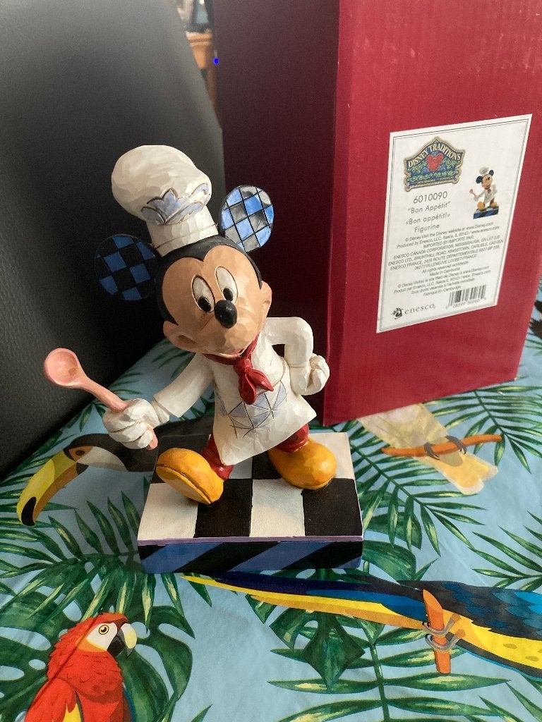 Disney Traditions - Mickey Mouse Chef ' Bon Appetit ' Nieuw, Verzamelen, Disney, Ophalen of Verzenden, Mickey Mouse, Nieuw, Beeldje of Figuurtje