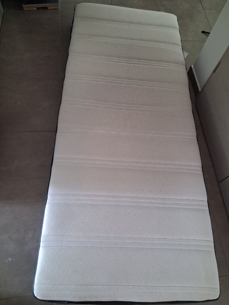matelas + couverture et coussin, Ophalen, Eenpersoons, 190 cm of minder, Zo goed als nieuw