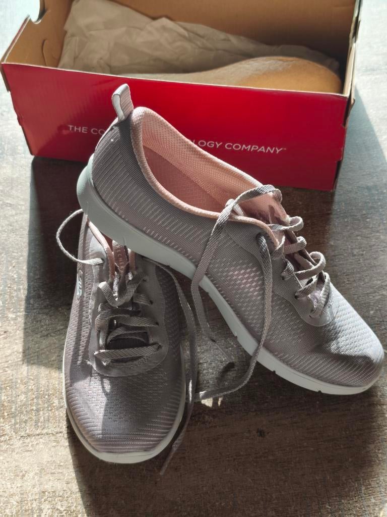 Nieuwe Skechers p38. Pasvorm voor de voetboog. Licht lila, Ophalen of Verzenden, Roze