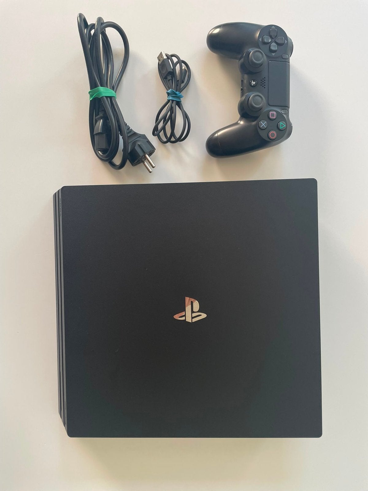 Playstation 4 Pro incl. 1 Dualshock controller & 2 games, 500 GB, Avec 1 manette, Reconditionné, Enlèvement