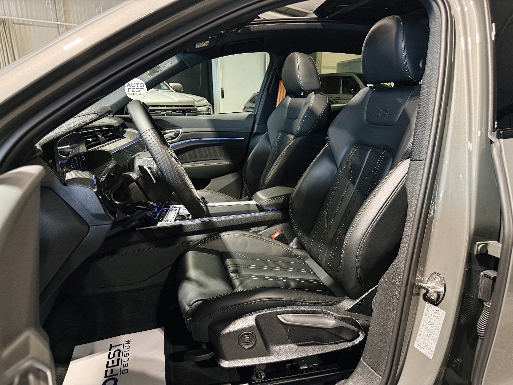 Audi E-Tron 55 Sportback Quattro S-Line ‘Black Edition’, Auto's, Audi, Automaat, Zwart, Leder, 5 zetels