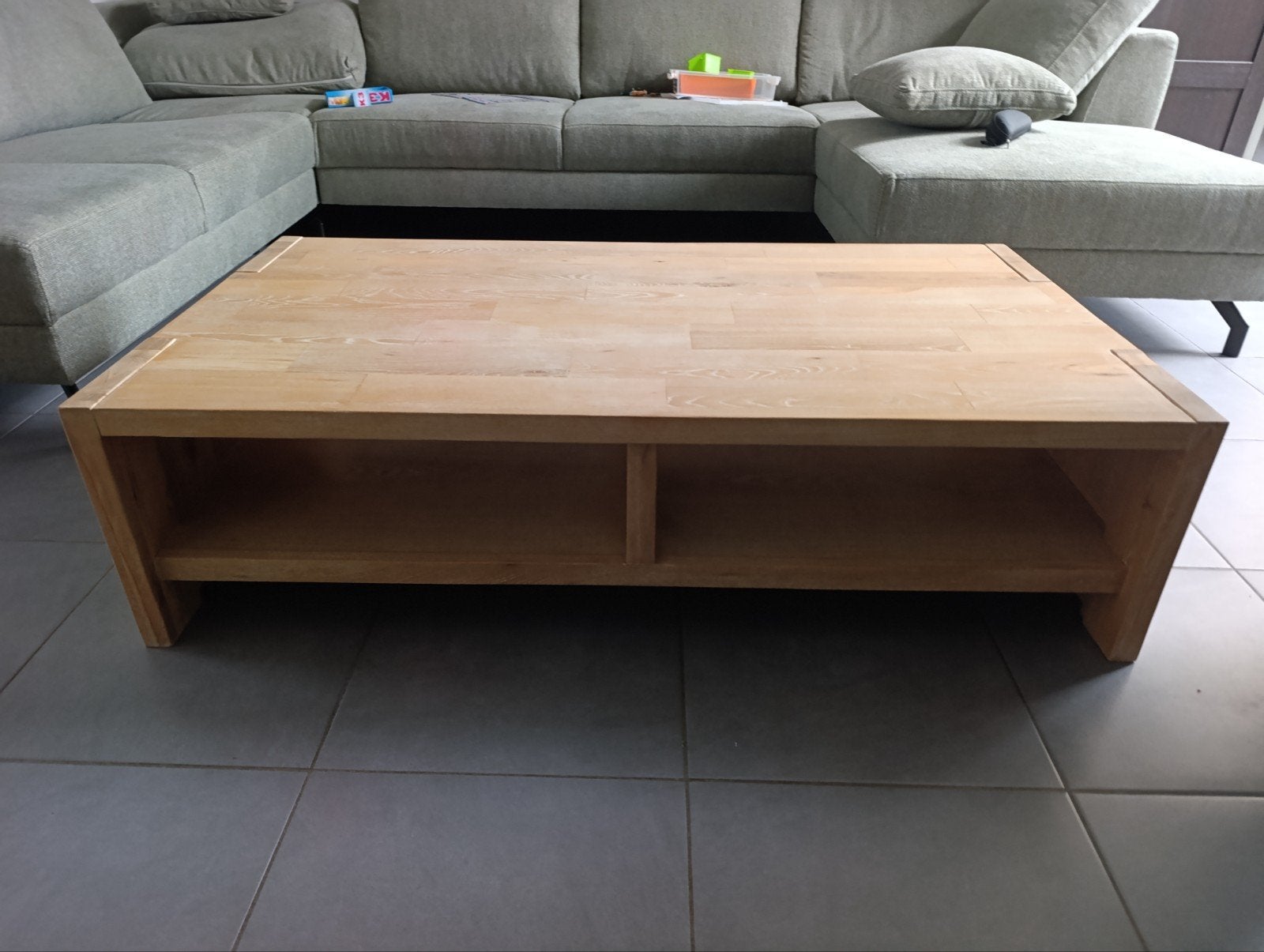 Massief eiken salontafel met open opbergvak, Huis en Inrichting, Ophalen, Eikenhout
