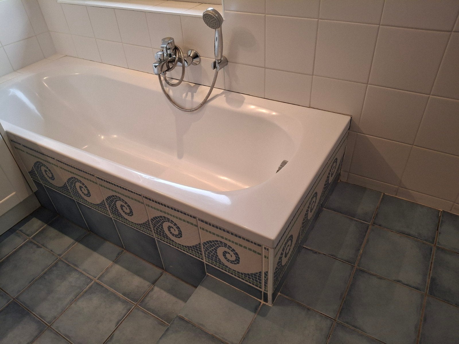 ligbad met kraan, dubbele lavabo met kranen, spiegel, Ophalen, Gebruikt, Wastafelkast