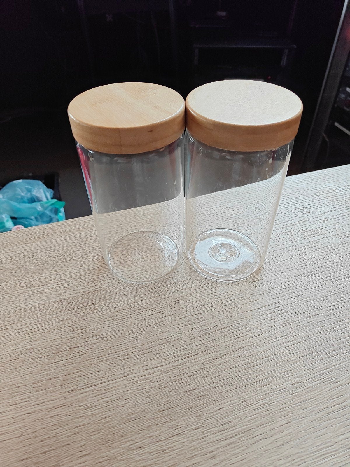2 glazen potten, Ophalen