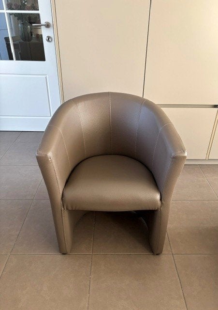 Comfortabel zeteltje, Ophalen, Zo goed als nieuw, Modern