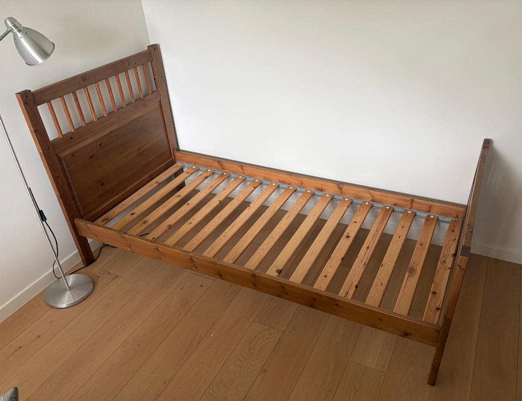 IKEA bed 90x200 – massief hout – klaar voor gebruik, Huis en Inrichting, Slaapkamer | Bedden, Ophalen, Gebruikt, 90 cm, Eenpersoons