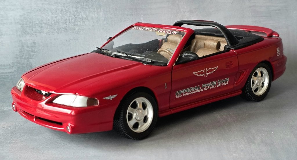 1/18 Universal Hobbies - 1994 Ford Mustang Cobra Cabrio, Ophalen of Verzenden, Zo goed als nieuw, Auto, Overige merken