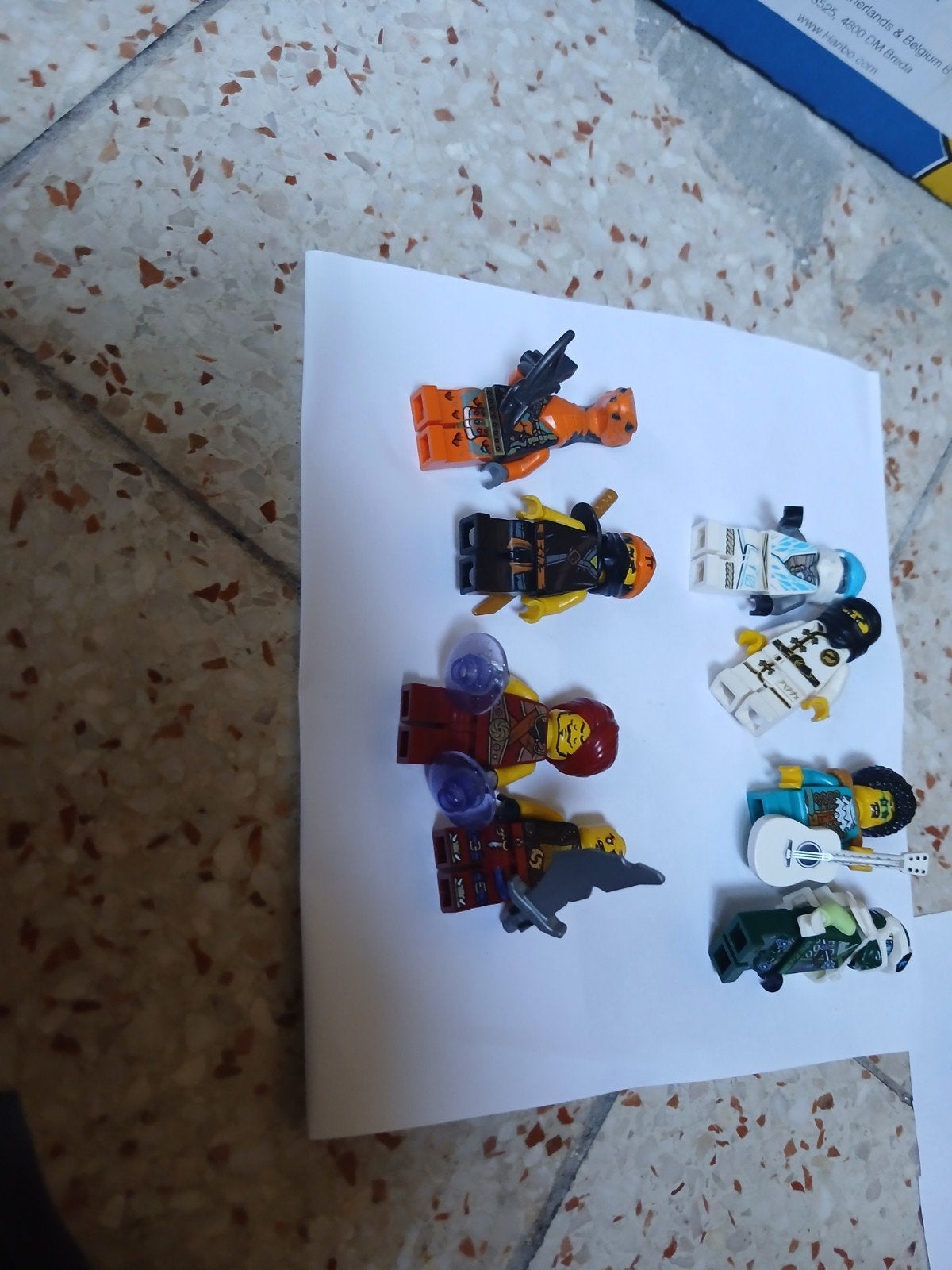 Lego Minifigures, Ophalen