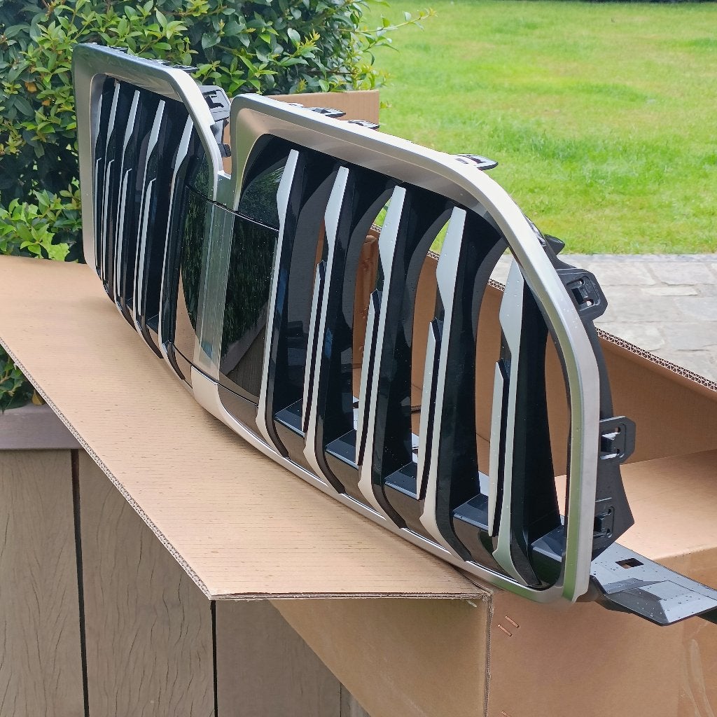 BMW X1 chromé grill origineel model 2025, Ophalen, Voor, Nieuw, Bumper
