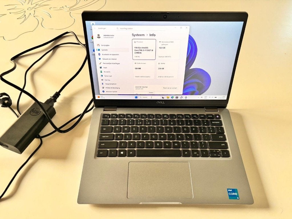 Dell Lattitude 5320, Core i5 (11th gen) - QWERTY, 256 GB, 13 pouces, Comme neuf, Intel(R) Core i5