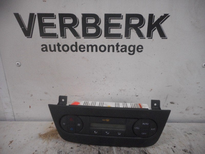BEDIENINGSPANEEL CLIMATE CONTROL Ford Fiesta 5 (JD / JH), Gebruikt, Henry-Ford-Straße  1
50735  Köln, DE, Ford-Werke GmbH, Kunden@ford.com