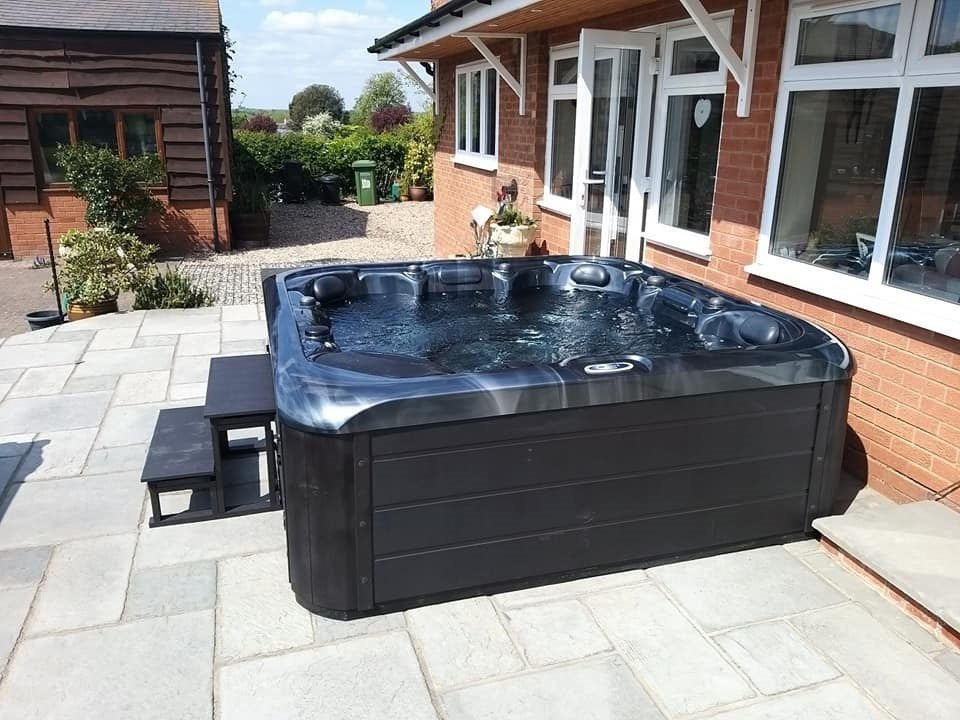 Neuf Remise-40% 💦 Jacuzzi 5places  220v  prise normale, Enlèvement, Pompe