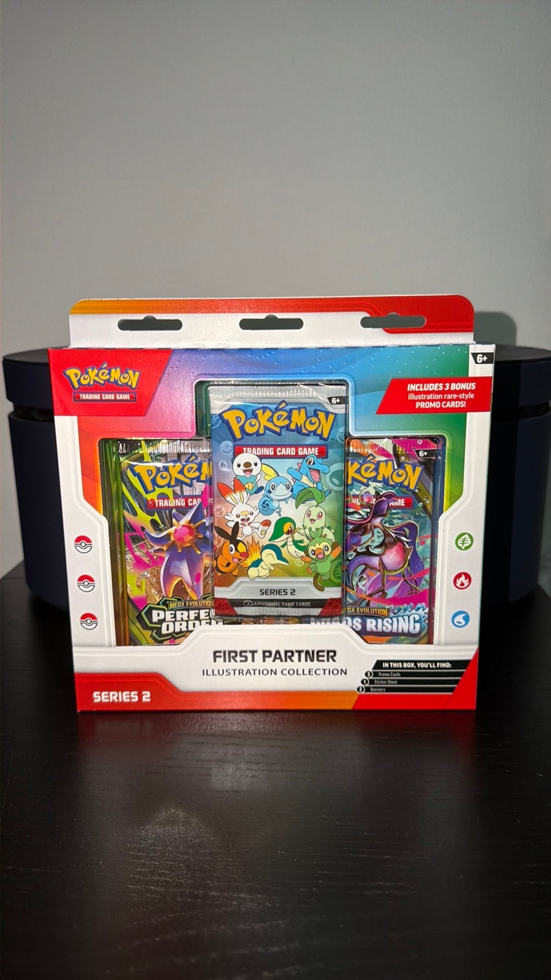 Pokemon tcg first partner collection series 2, Ophalen, Nieuw, Boosterbox, Foil
