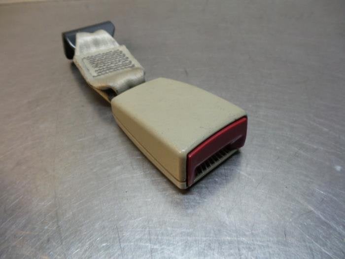 Insertion ceinture de sécurité arrière gauche d'un Alfa R, -, Utilisé, Alfa Romeo, -
