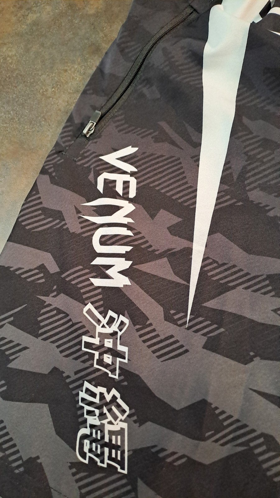 short de boxe Venum taille xs, poches zippées, Sports & Fitness, Enlèvement