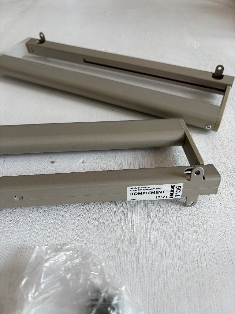 IKEA Komplement 2 uittrekbare kledingroedes / -rails beige, Huis en Inrichting, Ophalen of Verzenden, Gebruikt, Metaal