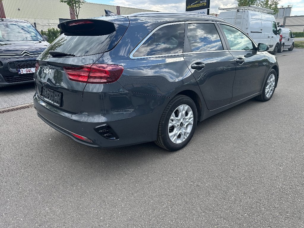 Kia Ceed SW benzine, 11/2023 CARPLAY/ CAMERA, Autos, Kia, 121 g/km, Argent ou Gris, Euro 6, Entreprise