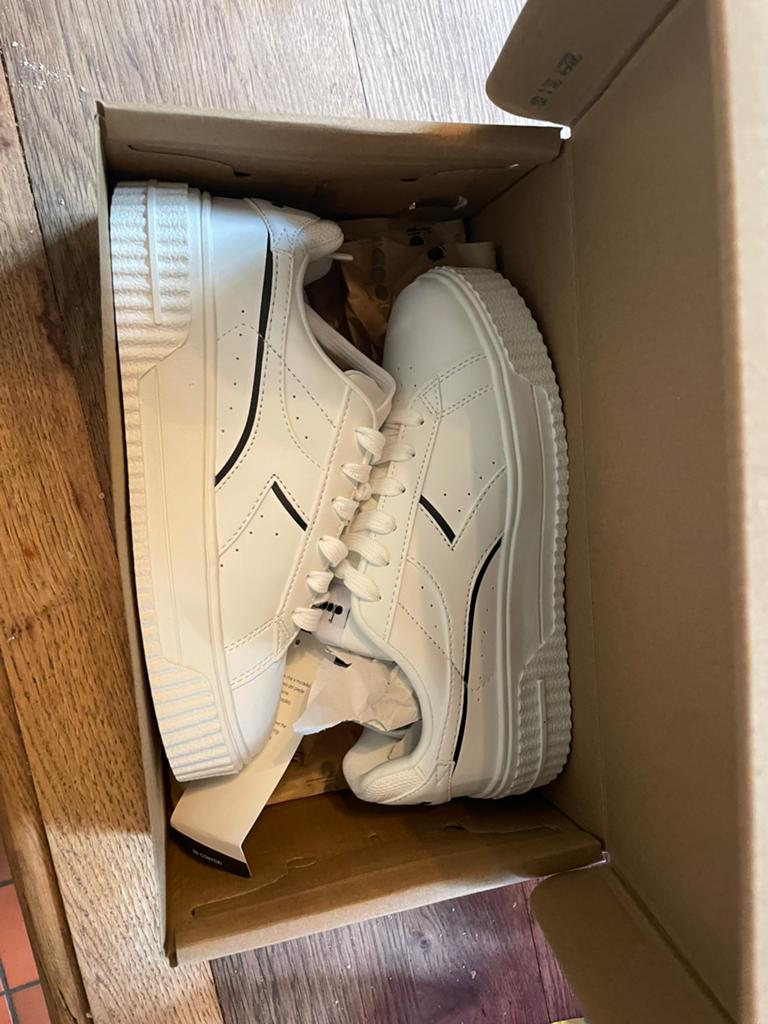 Schoenen diadora 38 ( maar eerder maat 37), Enlèvement ou Envoi, Neuf, Baskets