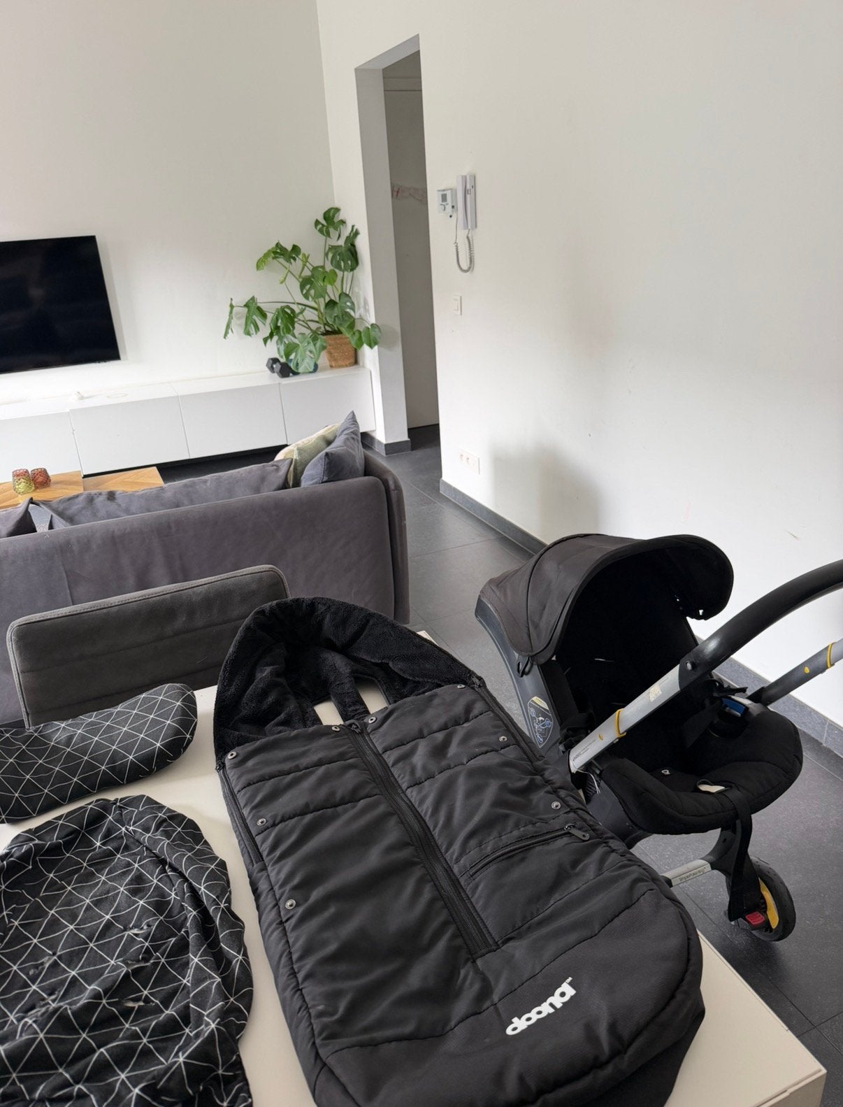 Doona + accessoires, Enfants & Bébés, Enlèvement, Comme neuf, Poussette