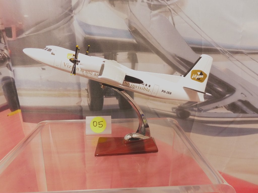 Vision F50  PH-JXH, Verzamelen, Luchtvaart en Vliegtuigspotten, Verzenden, Zo goed als nieuw, Schaalmodel