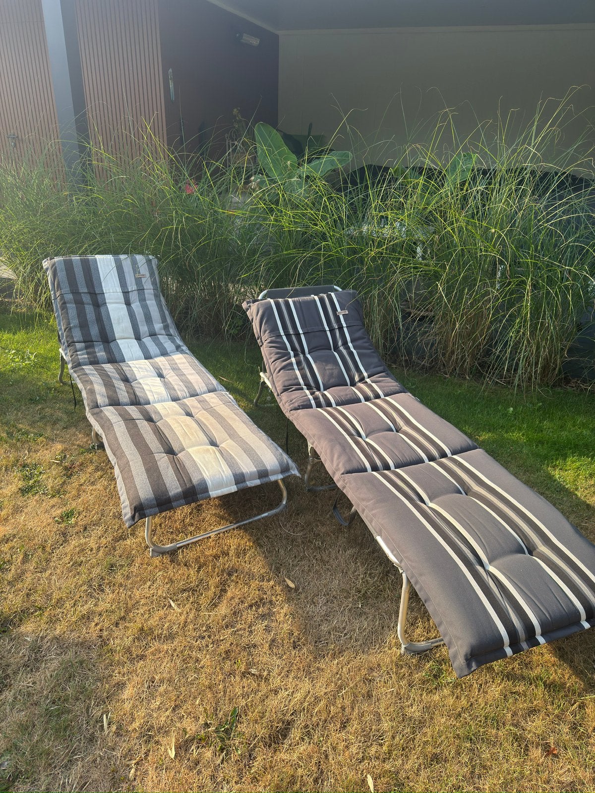2 ligbedden in aluminium met stijlvolle kussens, Ophalen, Gebruikt, Aluminium, Inklapbaar