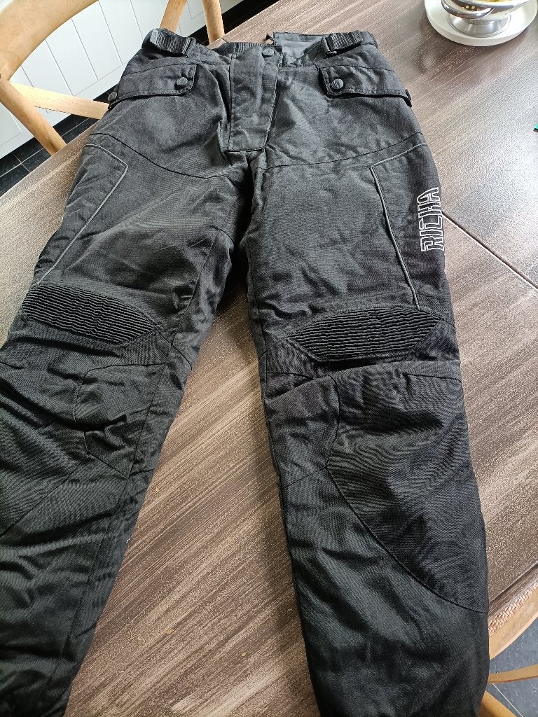 Motorbroek als nieuw! S/M, Motos, Seconde main, Femmes, Pantalon | textile, Richa