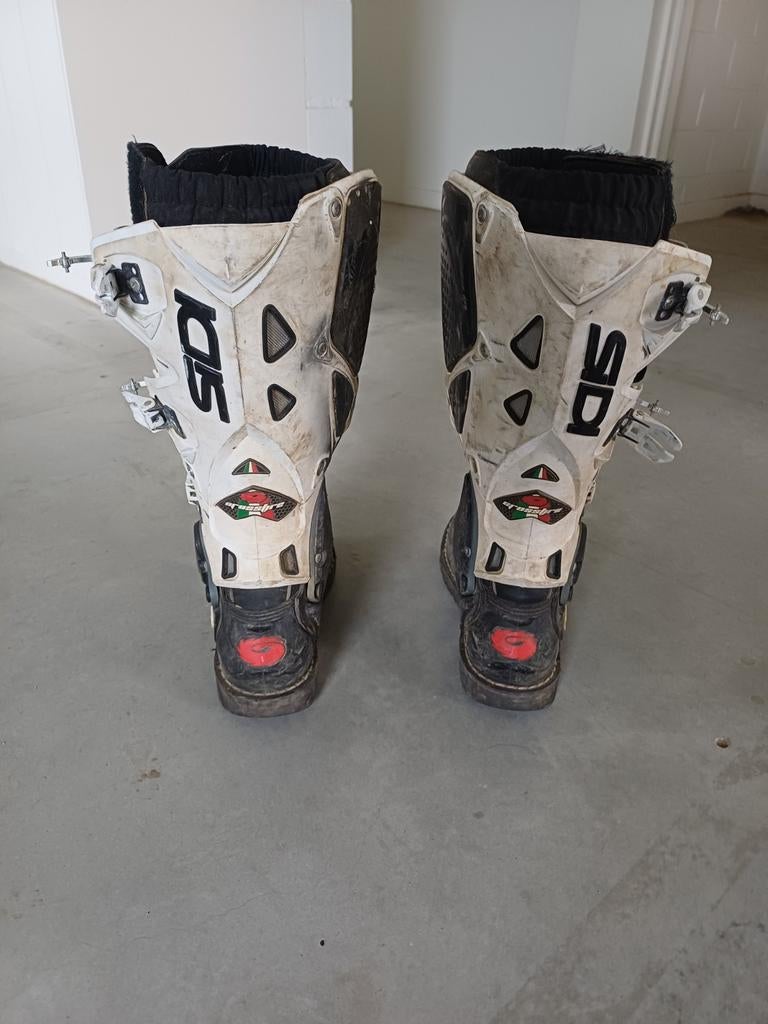 Crossbotten, Enlèvement