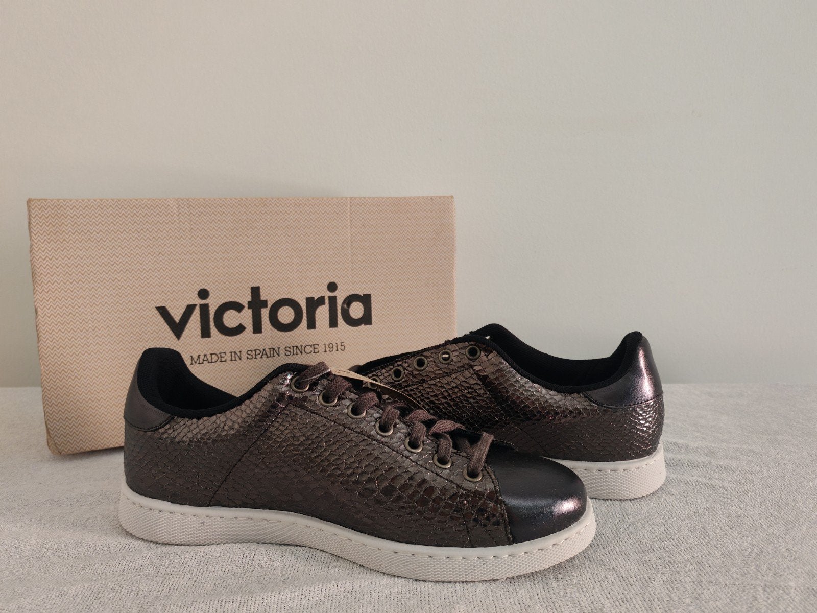 Baskets femme p.40, Vêtements | Femmes, Chaussures, Neuf, Gris, Enlèvement ou Envoi, Sneakers et Baskets