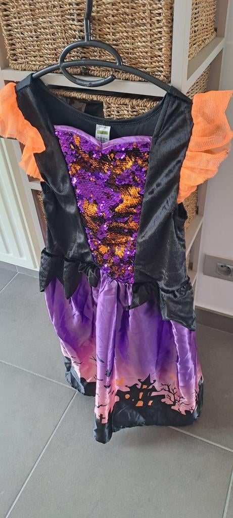 Halloween kleedje, Ophalen