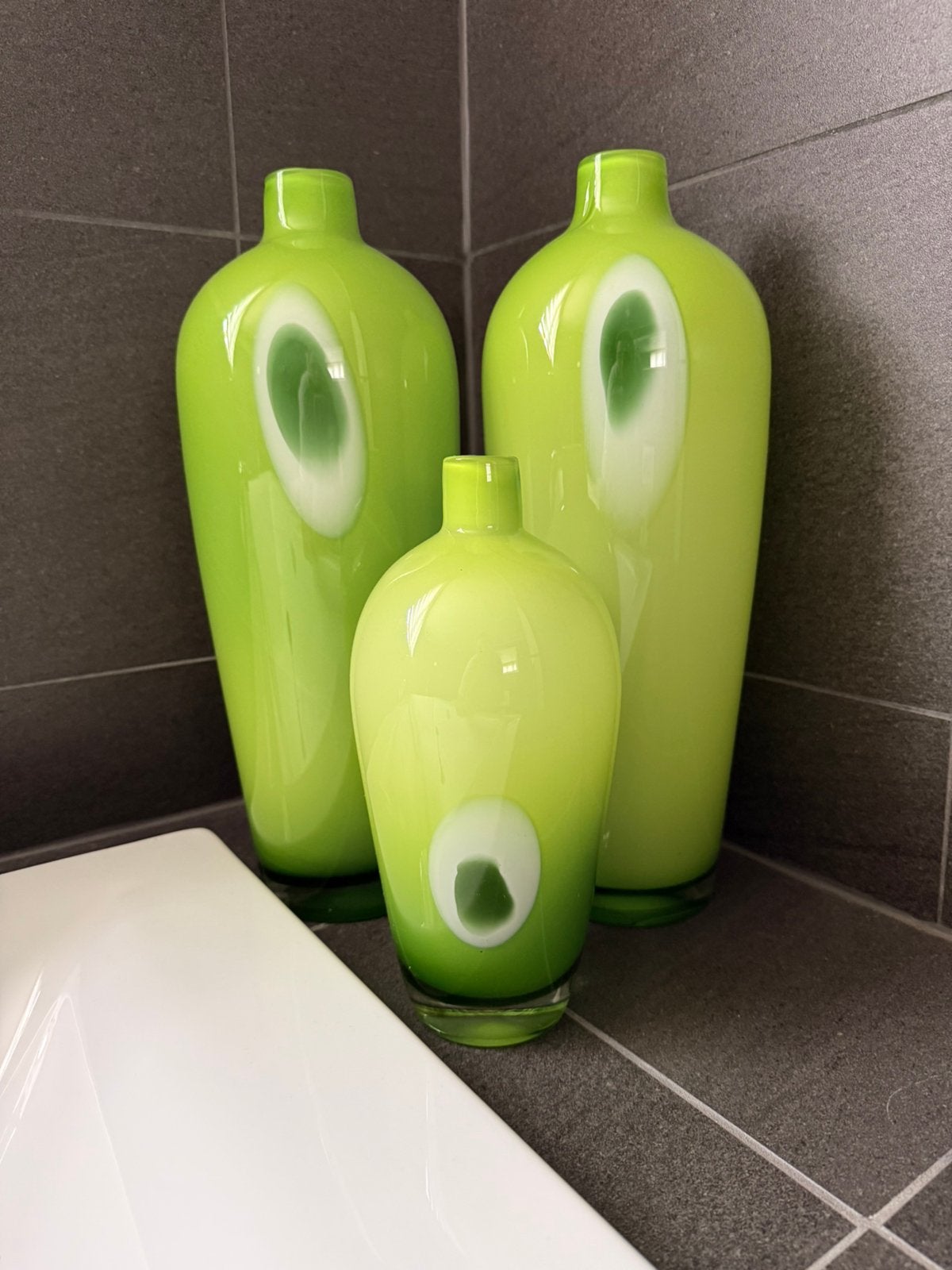 Prachtige set van 3 zware Italiaanse glazen designvazen, Ophalen, 50 tot 75 cm, Groen, Glas